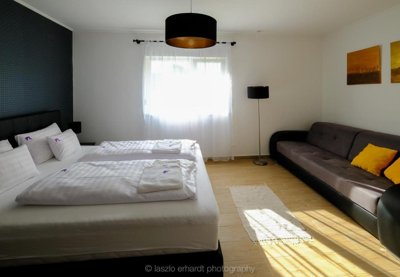 Ciprus Porta Apartmanok Balatonkenese Exterior photo