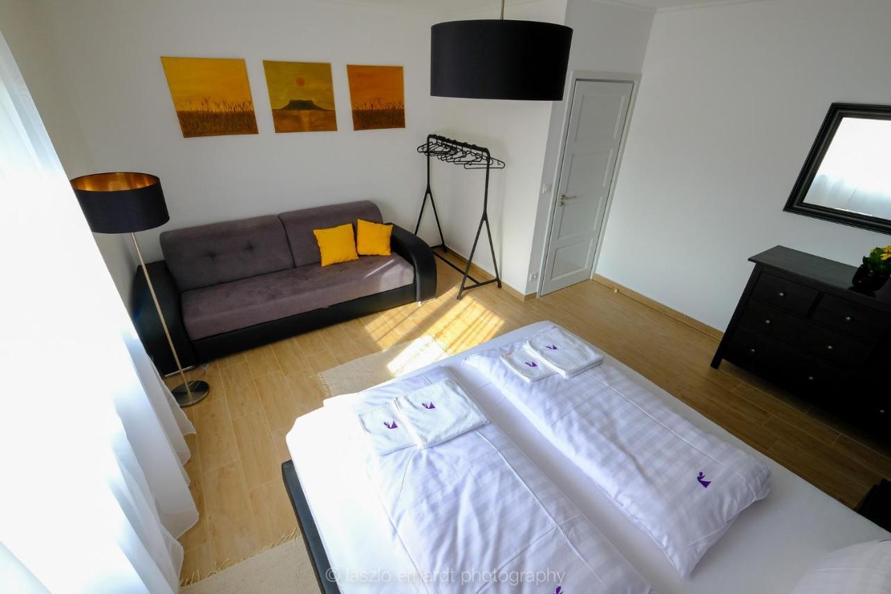 Ciprus Porta Apartmanok Balatonkenese Exterior photo