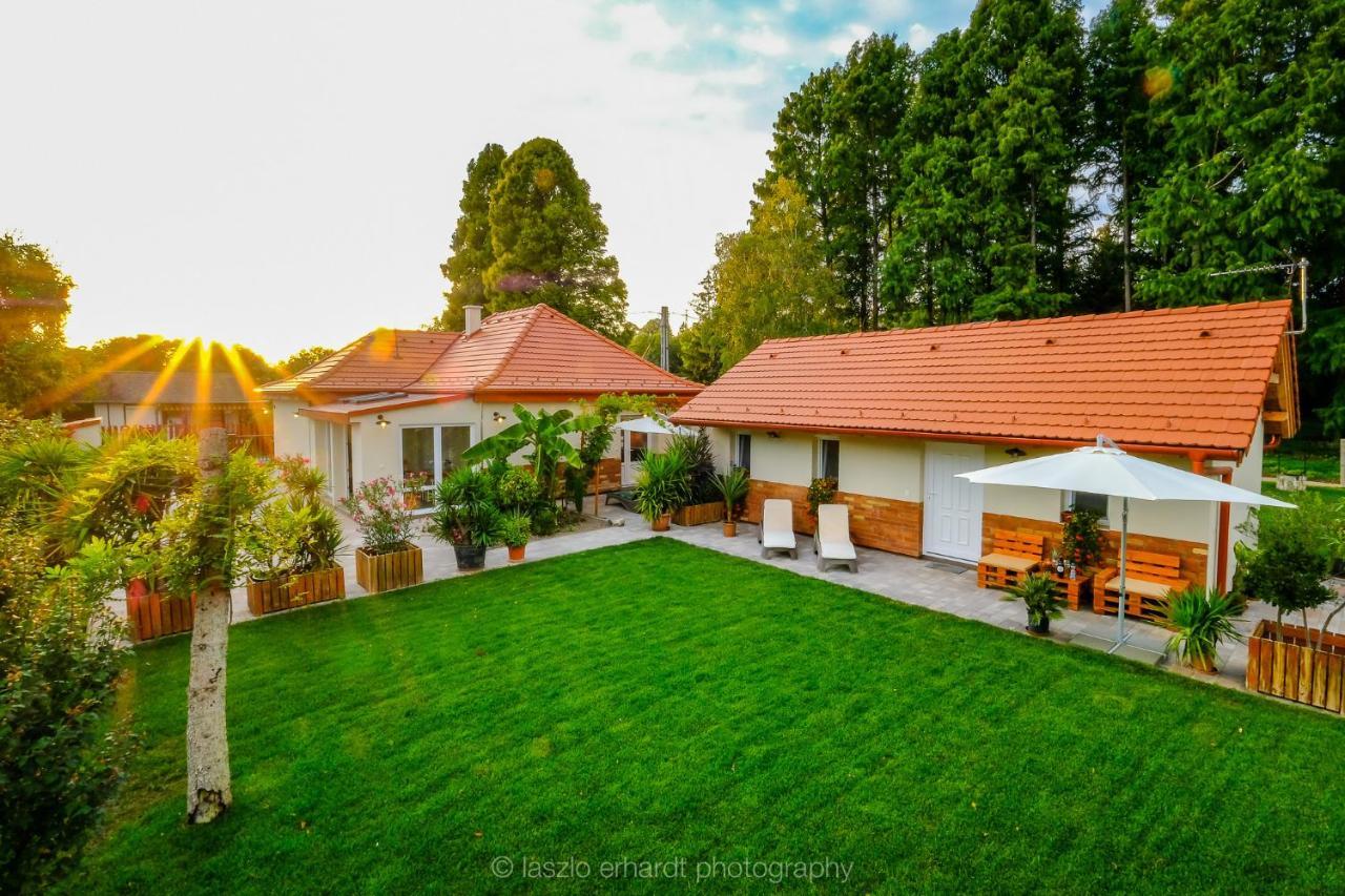 Ciprus Porta Apartmanok Balatonkenese Exterior photo