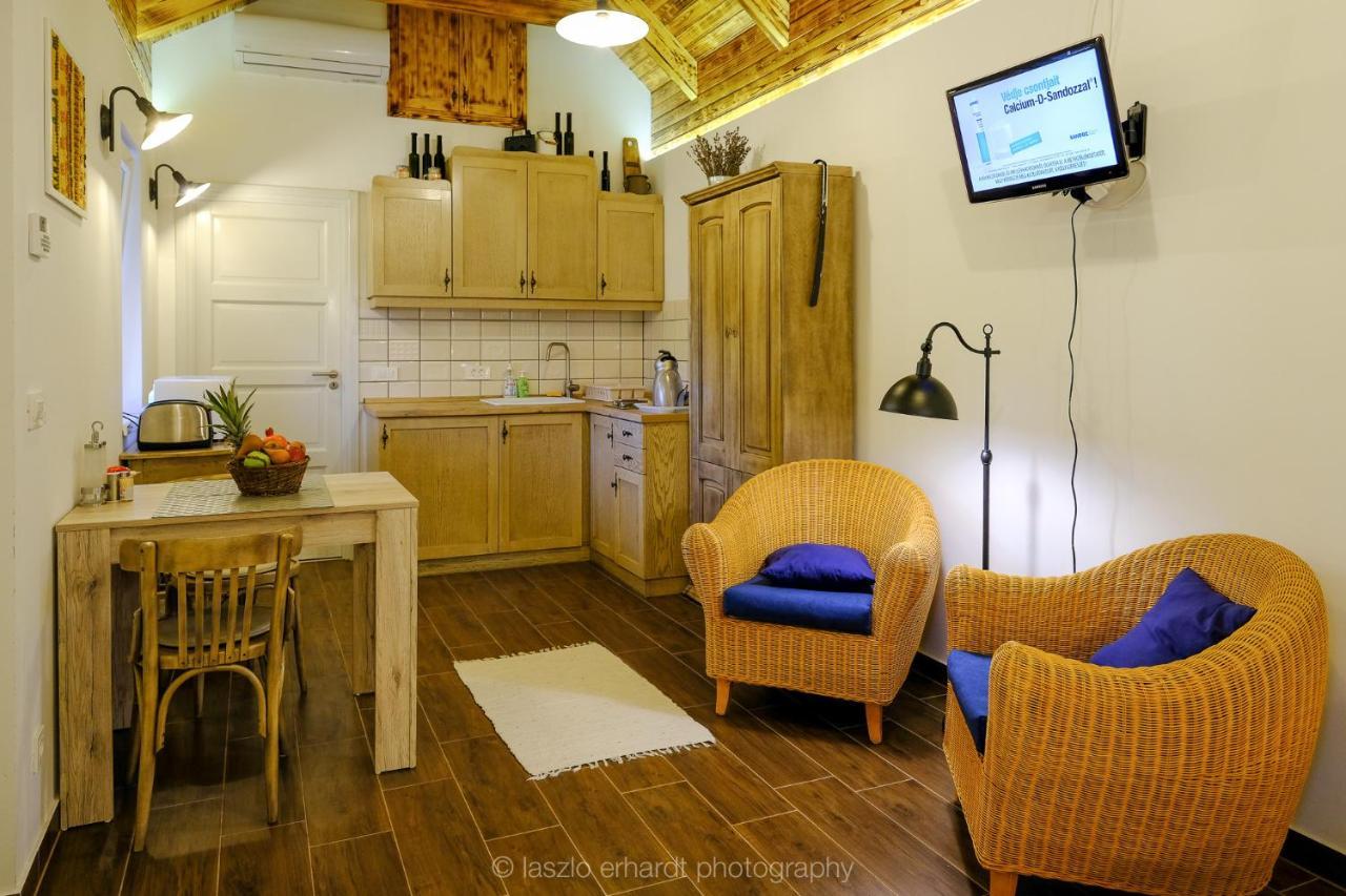 Ciprus Porta Apartmanok Balatonkenese Exterior photo